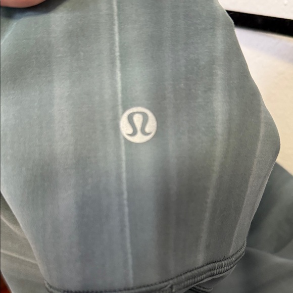 lululemon athletica In Movement Tight 25” in Linear Spray Dye White Deep Ocean - Picture 2 of 8